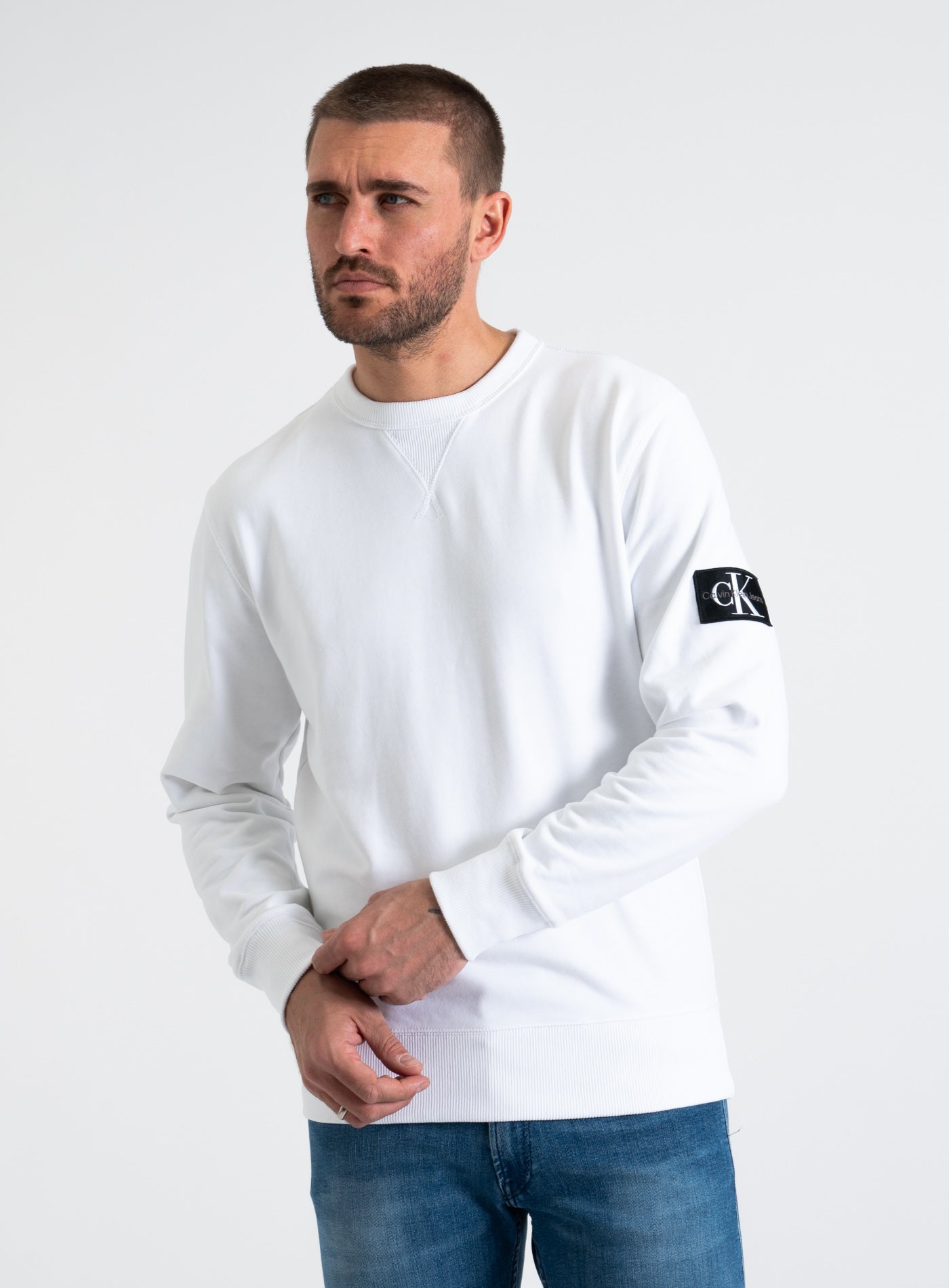 9A-J30J323426 BADGE CREW NECK