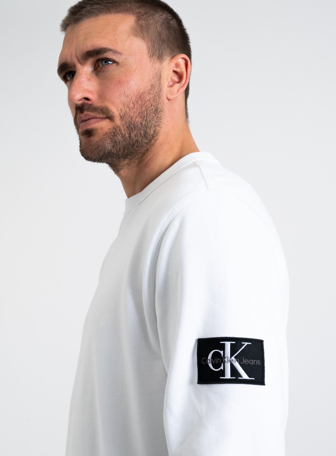 9A-J30J323426 BADGE CREW NECK