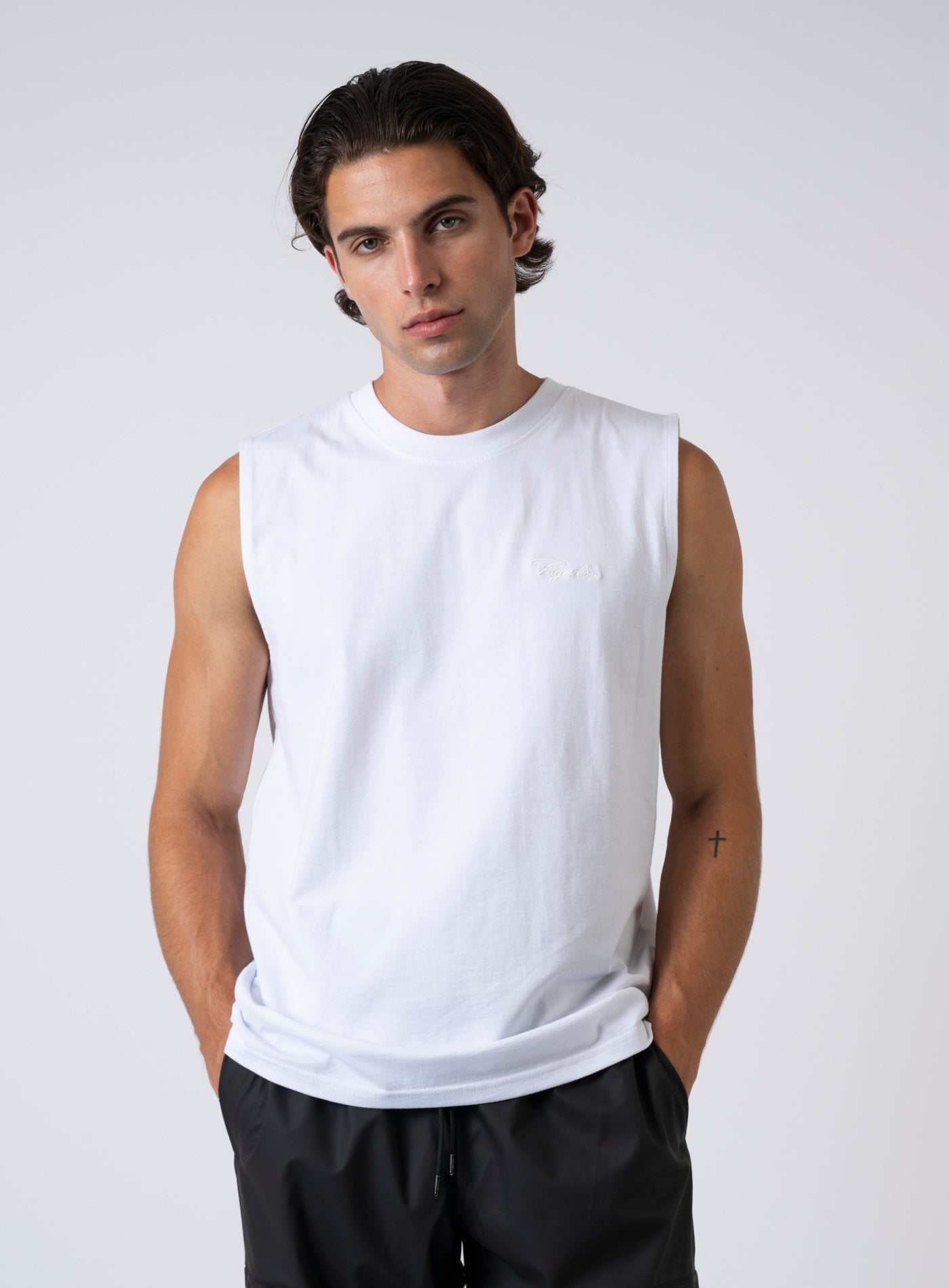 252-PGDR-5087 SIGNAR SLEEVELESS TEE