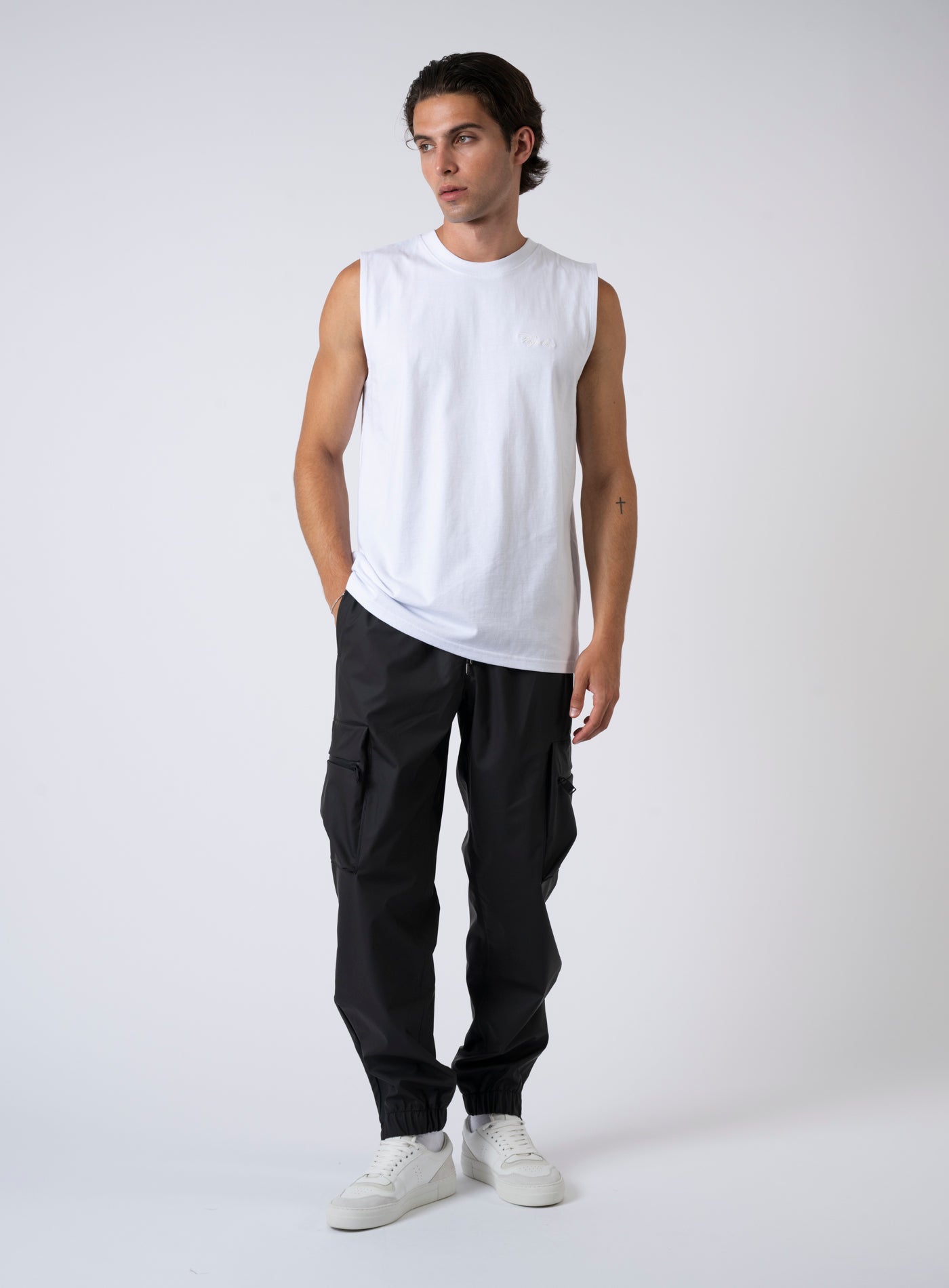 252-PGDR-5087 SIGNAR SLEEVELESS TEE