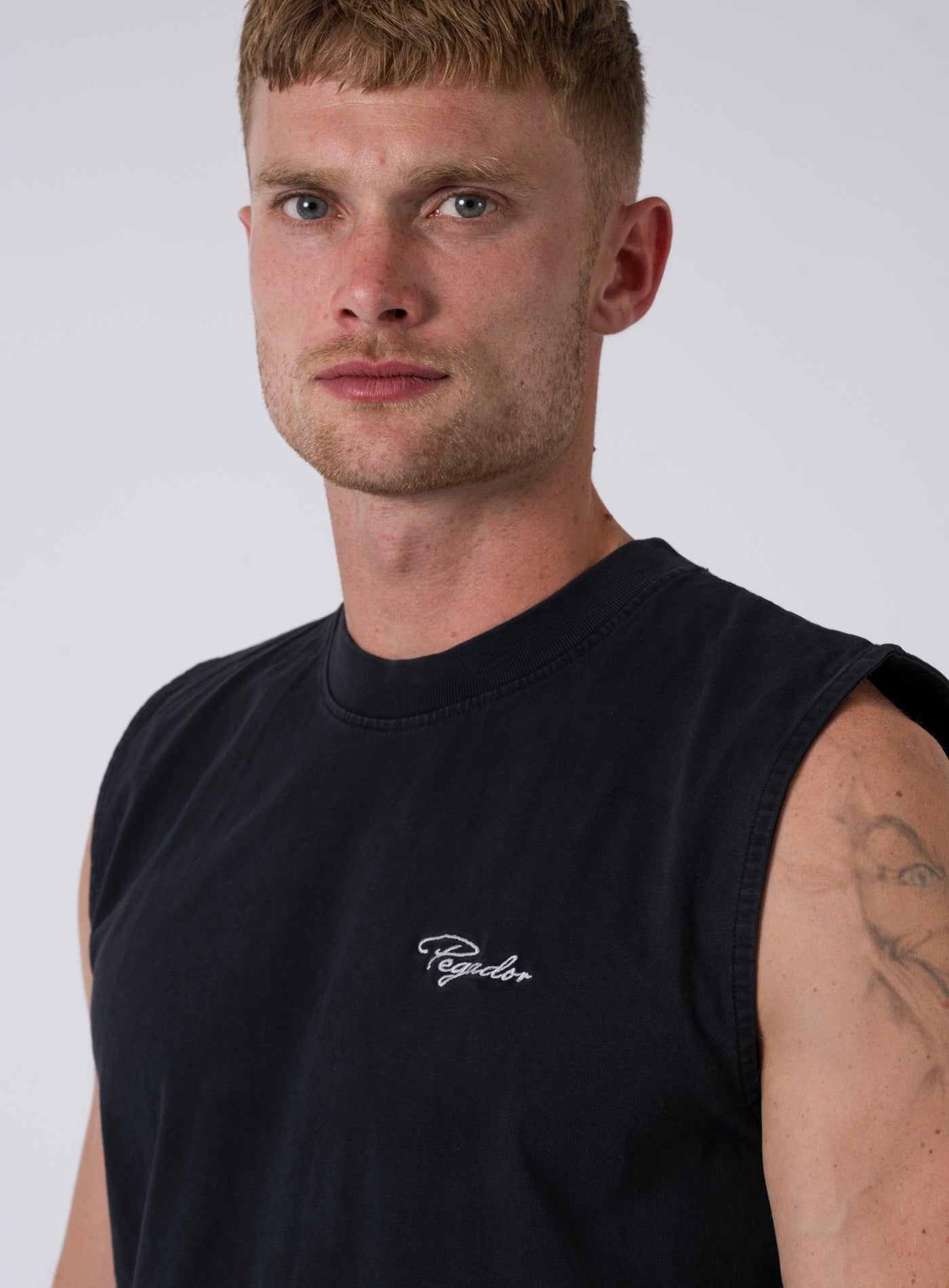 252-PGDR-5087 SIGNAR SLEEVELESS TEE